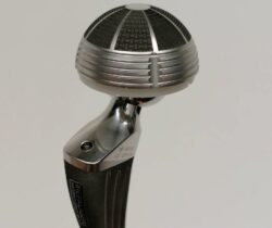 Texturation laser pour des propriétés antibactériennes